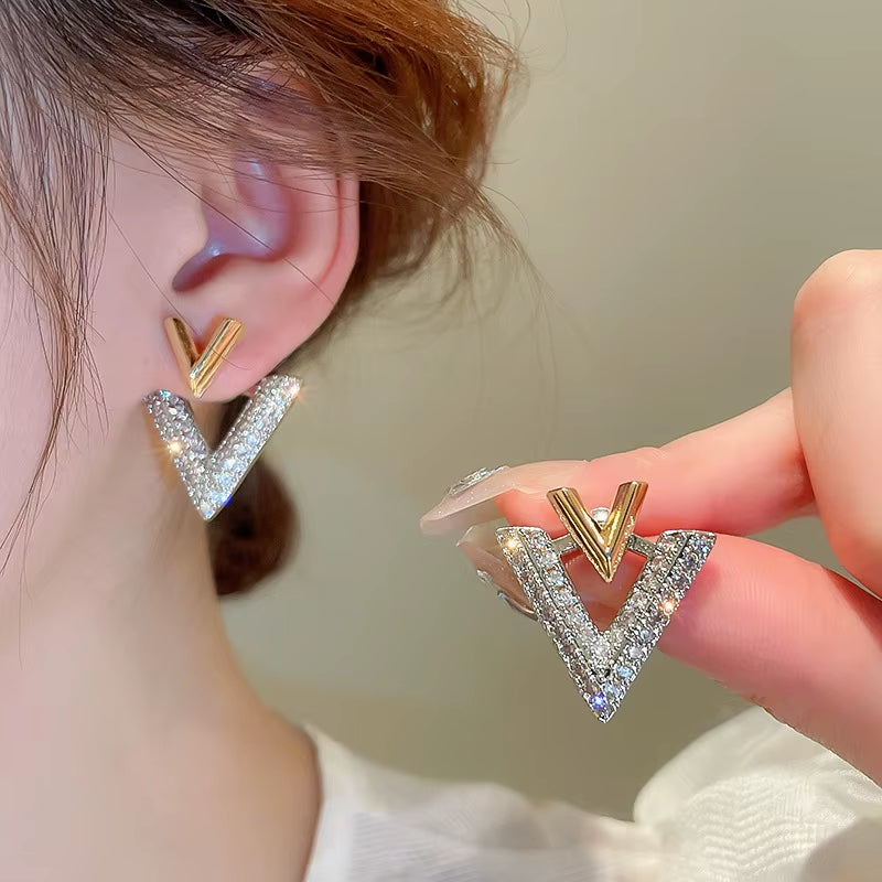 ULIZ Korea New Design Fashion Jewelry Gold Plated Luxury Zircon Letter V Earrings Elegant Women'S Evening Party Accessories